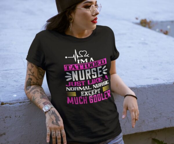 Tricou personalizat - I'm a tattooed nurse