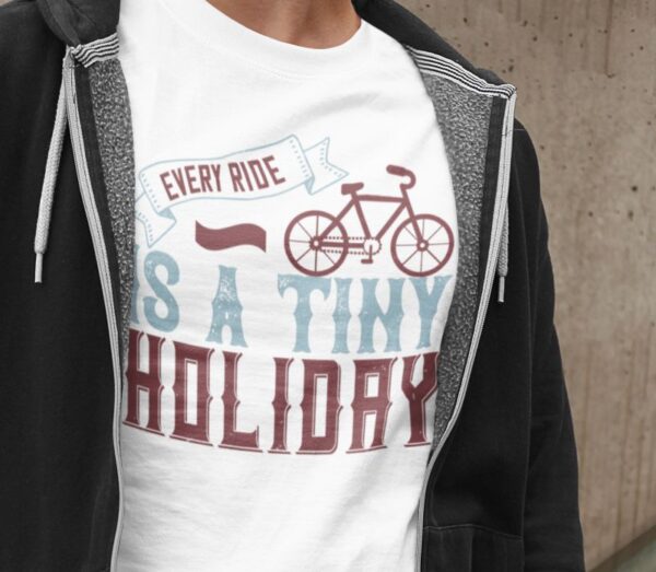 Tricou personalizat - Every ride is a holiday